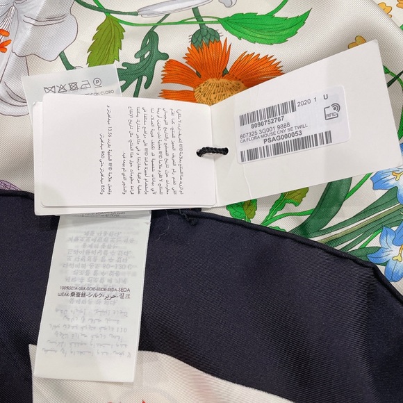 Gucci x Disney Mickey Mouse silk scarf - Picture 4 of 8